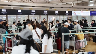 "성묘·차례 대신 해외여행"…인천공항 추석 특수