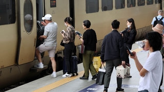 '다시 일상으로'…공항·역마다 막바지 귀경 인파