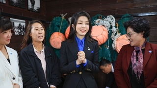 제주 해녀들 만난 김건희 여사…환경·동물보호 행보도