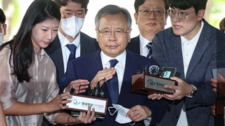 '50억 클럽' 박영수 첫 재판서 혐의 부인…남은 수사 재점화