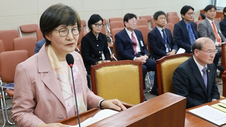 "가짜뉴스" "언론장악" 공방…고성 오간 방문진 국감