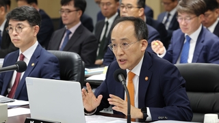 기재부 국감…'경제 성적표' 놓고 정부·야당 공방