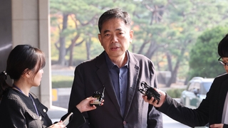 '50억 클럽' 곽상도 검찰 출석…"대장동 나와 무관"