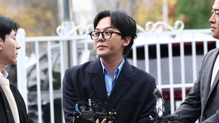 '경찰 출석' 지드래곤, 간이검사 음성…SNS에 "사필귀정"