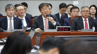대통령실 국감서 '간첩 발언' 설전…재정 기조 두고 공방도