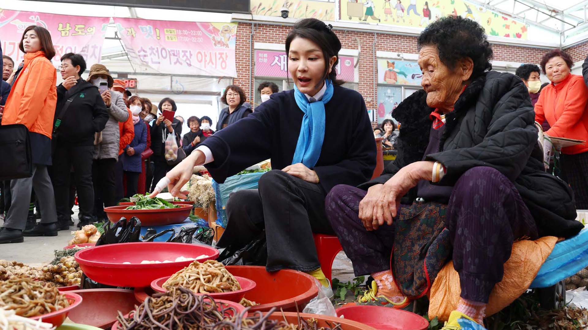 전남 방문한 김건희 여사…전통시장·소록도병원 찾아