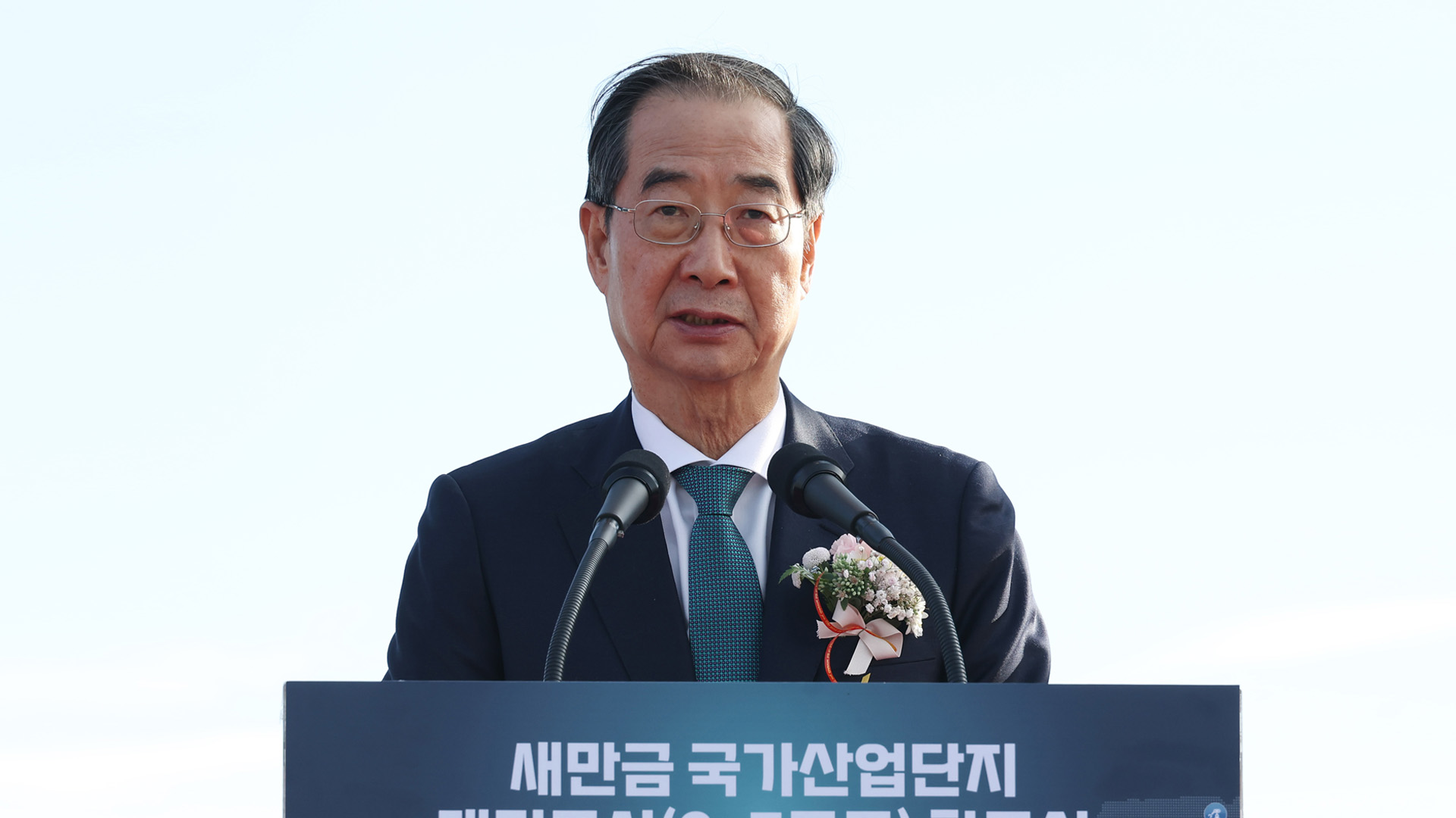 한총리, 새만금 산단 방문…"불필요한 규제 개선할 것"