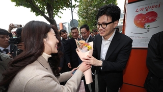 '광폭행보' 나선 한동훈 "중요한 일 하겠다"…출마 염두?