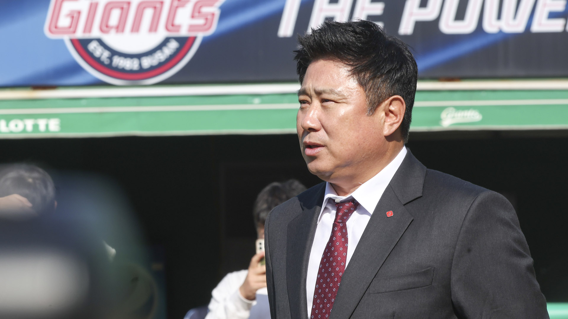 김태형 감독 "3년 내 우승? 부산 팬들 성질 급해서…"