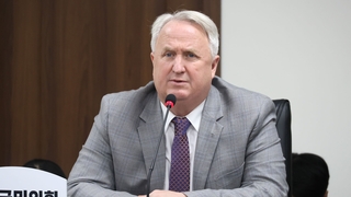 인요한 혁신위, 안팎 혼란 속 "준석이 부모 잘못" 발언 논란에 사과