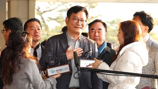 '돈봉투 의혹' 송영길 첫 조사…"진술 거부할 것"