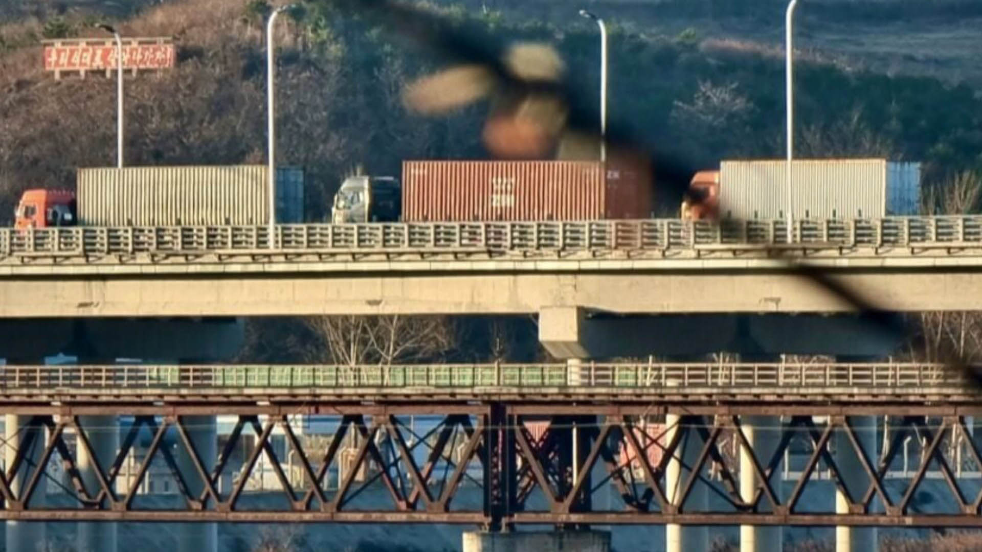 <em class='find'꽁 머니 카지노</em 4년만에 최다…접경지에 트럭·열차 분주