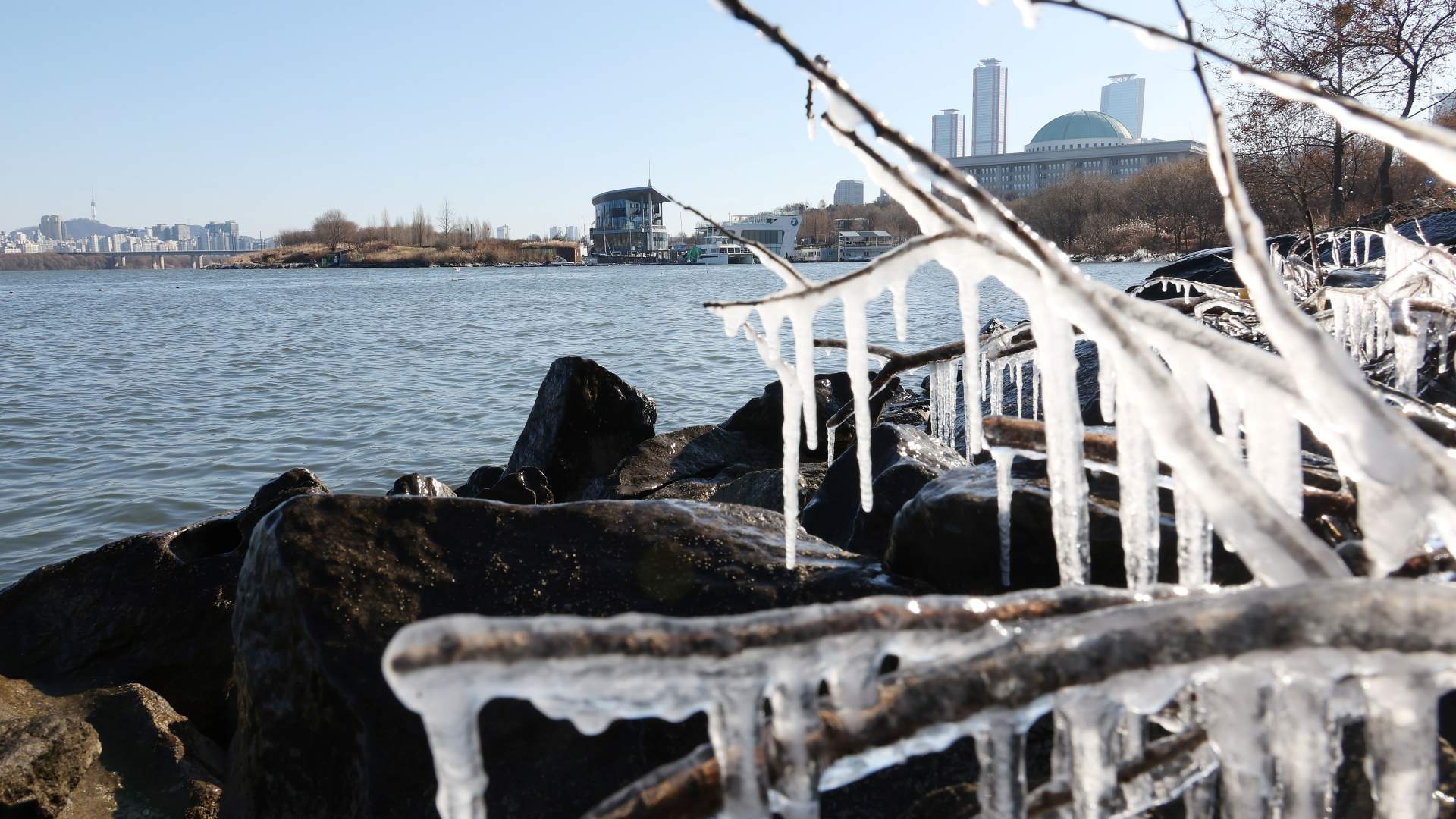 한파 속 온라인카지노 불법 유니88 비상 2단계 유지…계량기 동파 잇달아