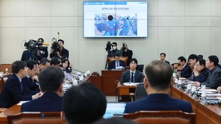 이재명 습격범 당적 비공개에 논란…"법 지켜야" "국민 알 권리"