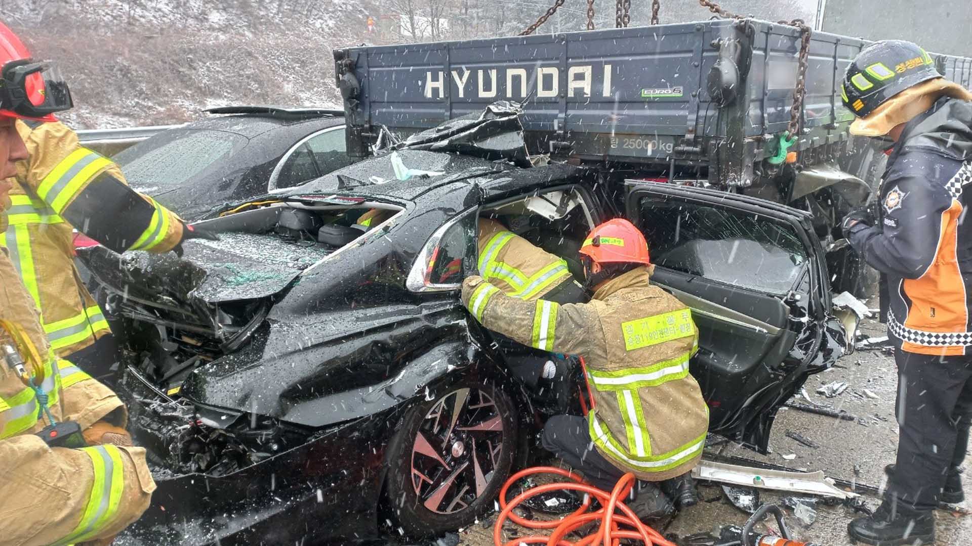 제2중부고속도 신둔IC 부근서 눈길 <em class='find'카지노사이트 추천</em…극심한 정체