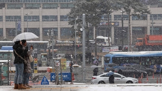 출근길 '도로살얼음' 조심…주말까지 강원 영동 큰 눈