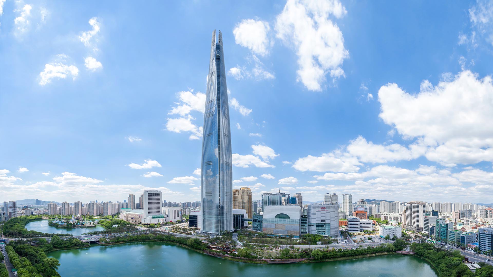 [비즈&] 롯데월드타워·몰, 작년 5,500만명 찾아 역대 최다 外