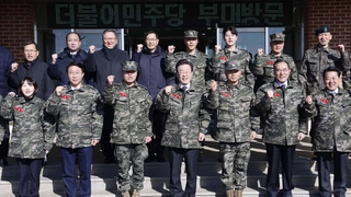 이재명, 피습 후 첫 현장 행보는 군부대…"예비군 1년 단축"