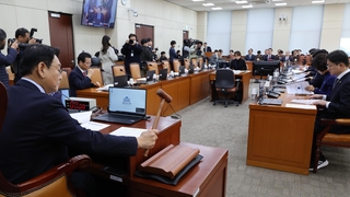 민주 "이재명 피습 사건 수사 부실"…경찰, 정면 반박