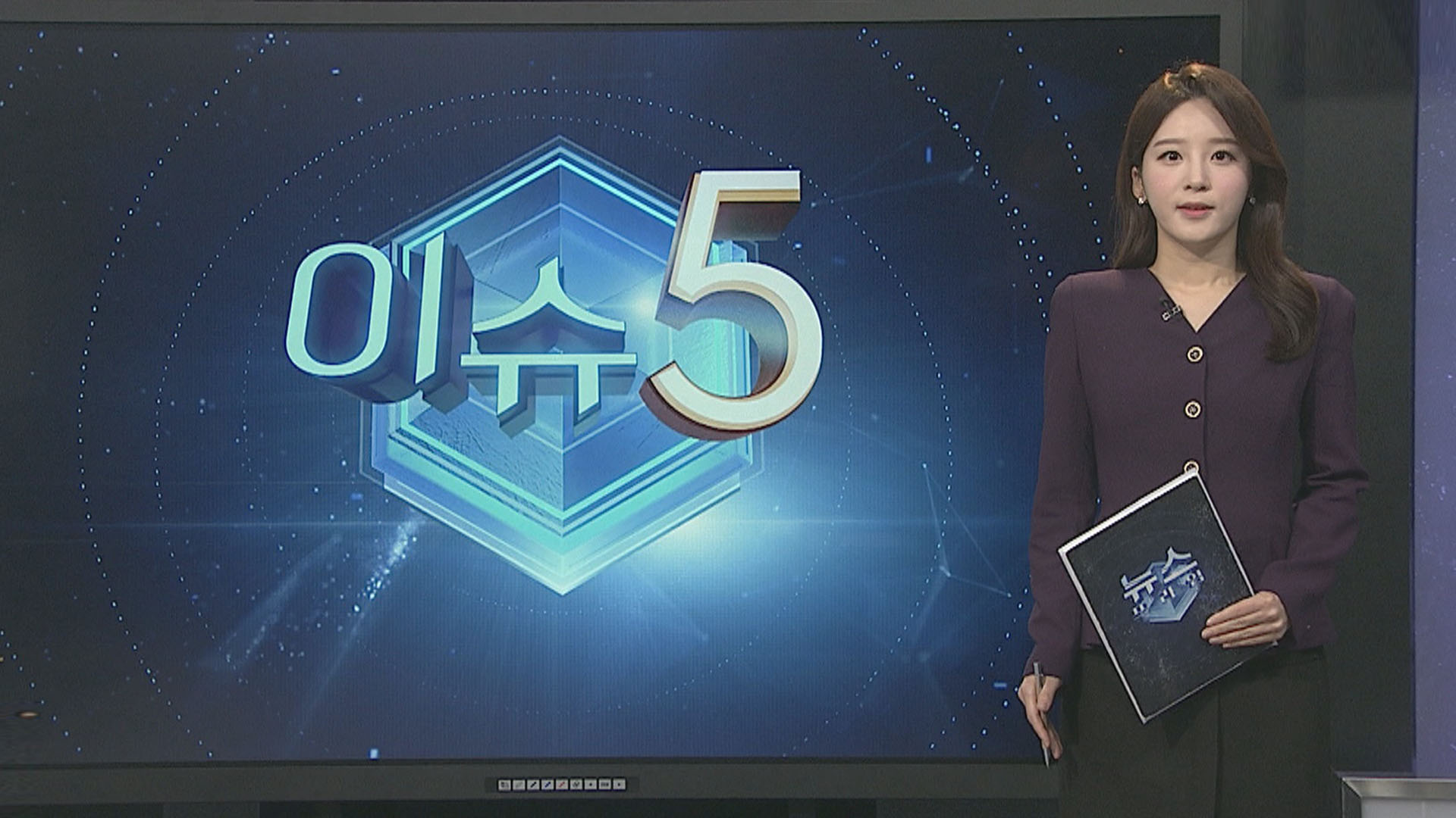 [이슈5] 영하 날씨에 맨발·내복차림으로 길 잃은 3살 아이, 경찰이 지켰다 外