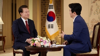 윤 대통령 "영수회담, 곤란한 상황"…"보여주기식 남북회담 안 해"