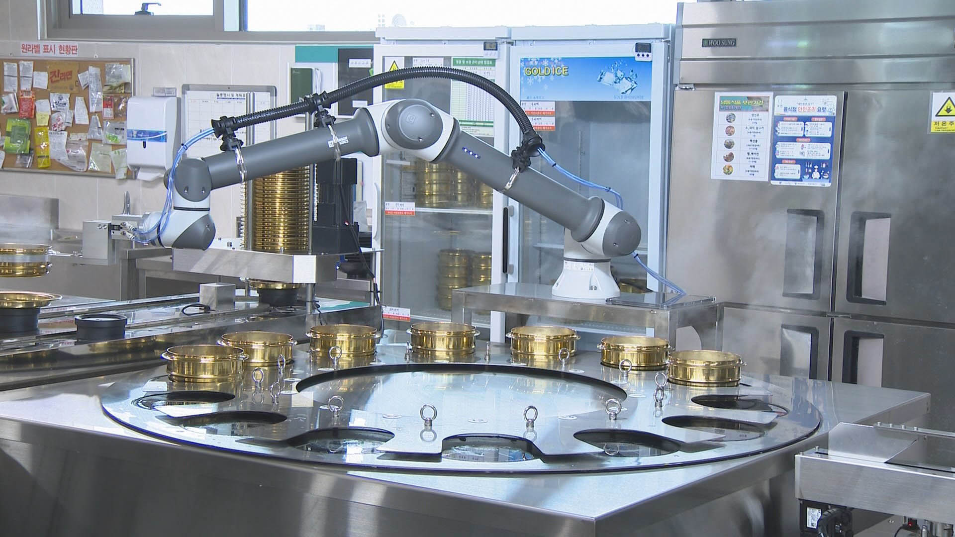 "로봇이 음식 만듭카지노사이트추천"…24시간 여는 자동화 고속도로 휴게소