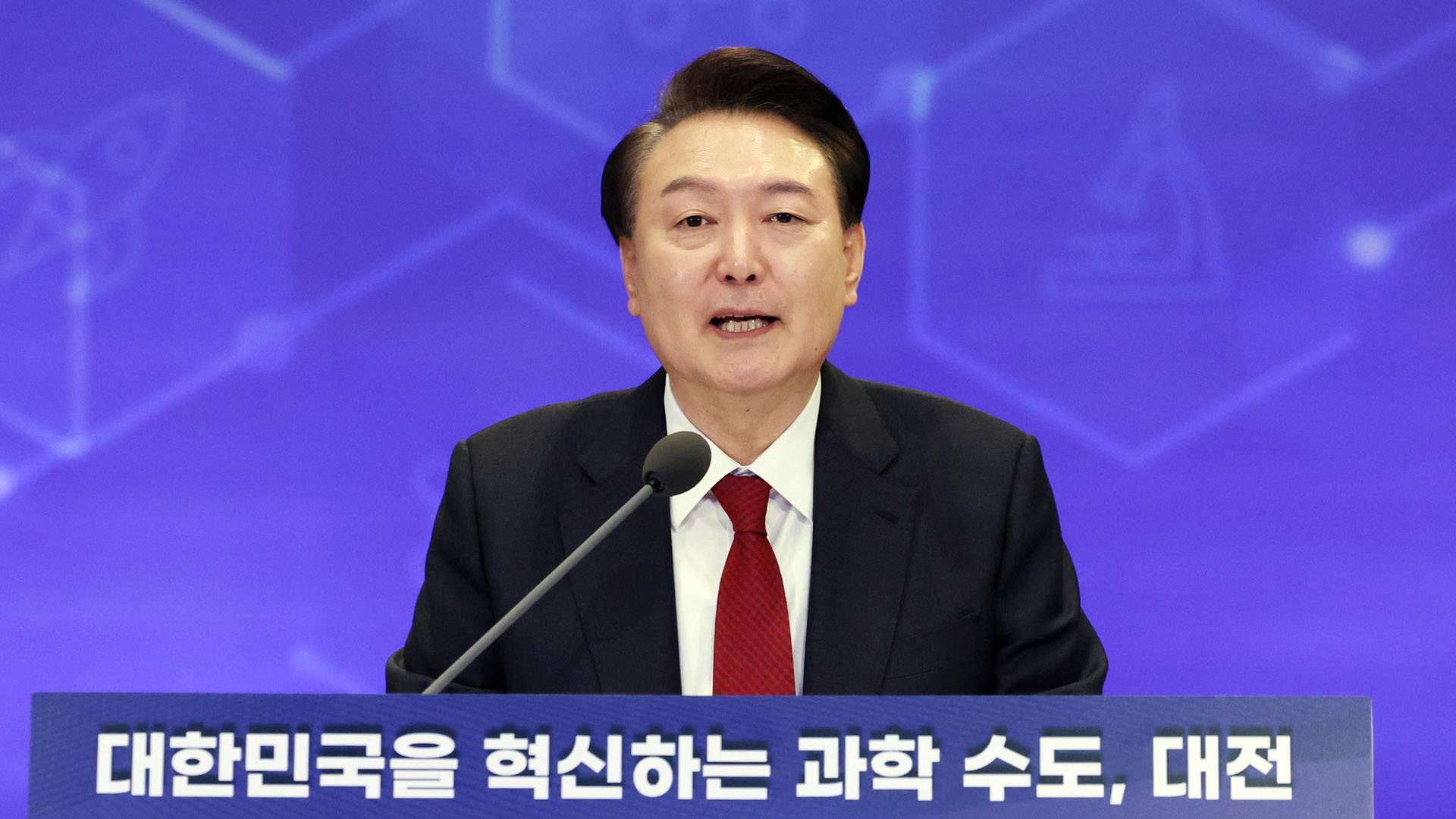 [현장연결] "과학기술 경쟁력 제고"…윤 대통령, 12번째 민생토론회