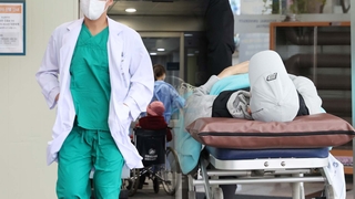 "의사 없어 4월로 미뤄졌어요"…시민단체, 의협·전공의 고발