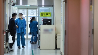 전공의 공백 메우는 의료진들…"오래는 못 버텨요"