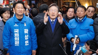 이재명, 격전지 첫 지원 방문…종로서 '노무현 정신' 부각