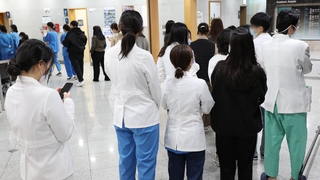 전공의 면허정지 현실화…의대교수들 내주부터 근무 축소