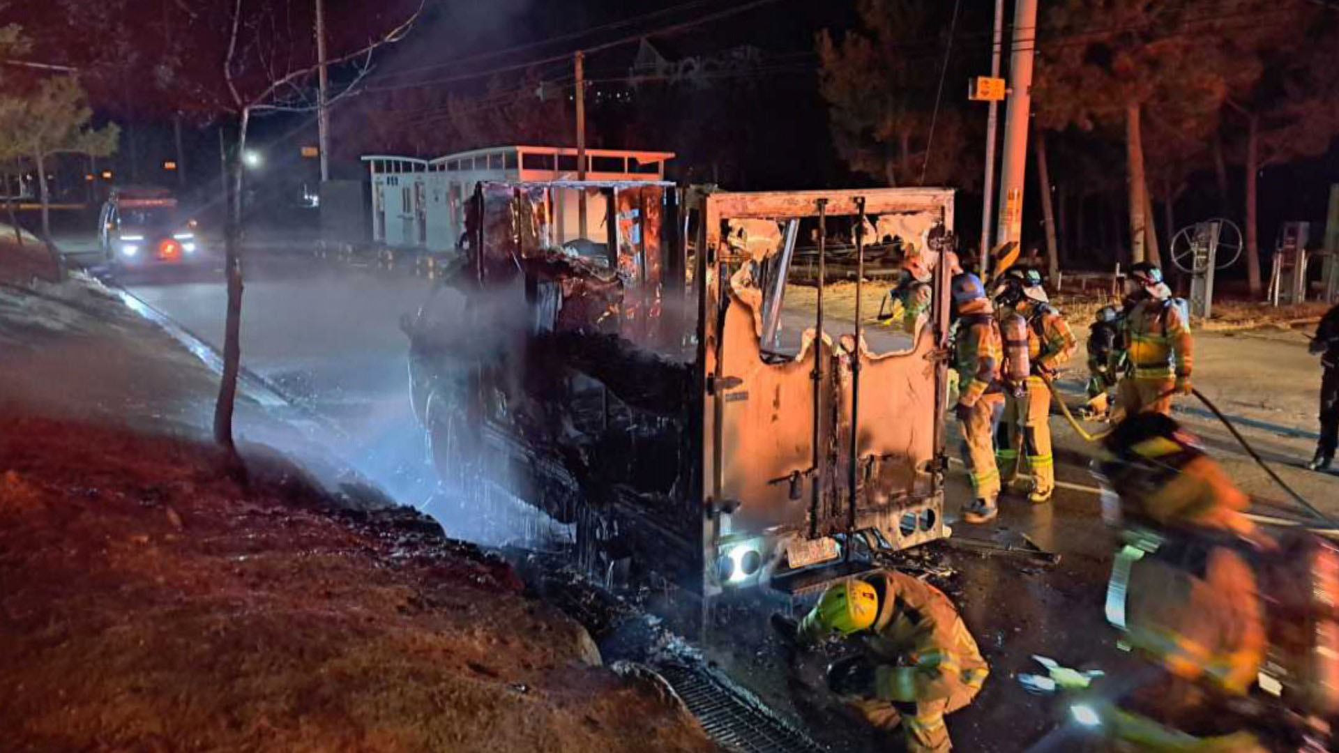 온라인카지노 캡틴서 캠핑카로 개조한 화물차에 불…1명 숨진 채 발견