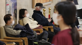 한계에 몰린 환자들…정부 "비상진료 역량 집중"