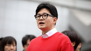 한동훈, 이대 앞에서 사전투표…"범죄자 심판" 호소