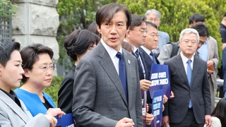 대검 찾은 조국 "김건희 여사 소환해야"…특검법 압박