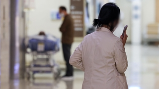 두 달 넘게 정체된 의정갈등…법원 자료제출 공방
