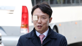 '비위 의혹' 이정섭, 탄핵 심판 출석…처남댁 증인 채택 공방