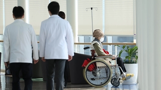 의대교수들 내일 '전국 동시다발' 휴진…의료공백 우려