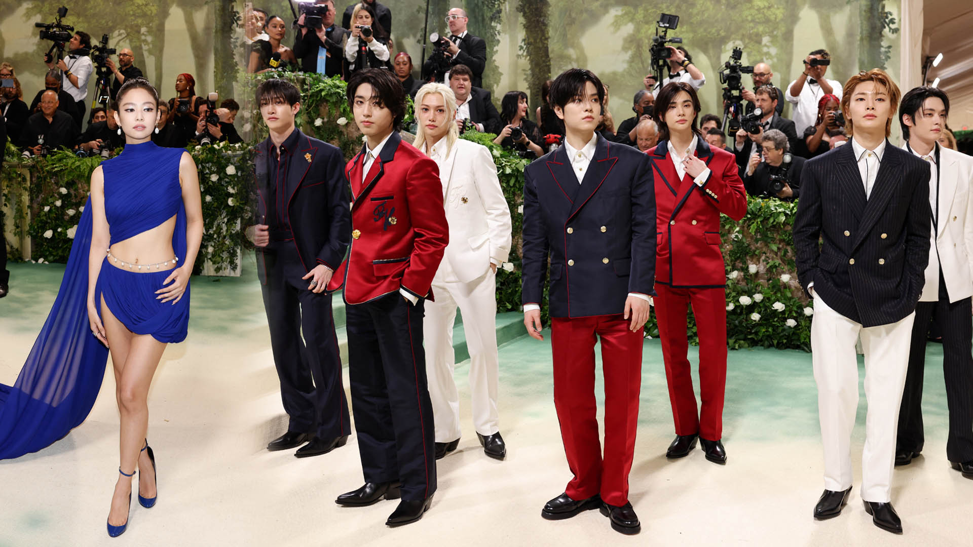 [마이다스 온라인카지노 유니88벳톡톡] 세계 최대 패션 행사서 한국 가수 인종차별 논란 外