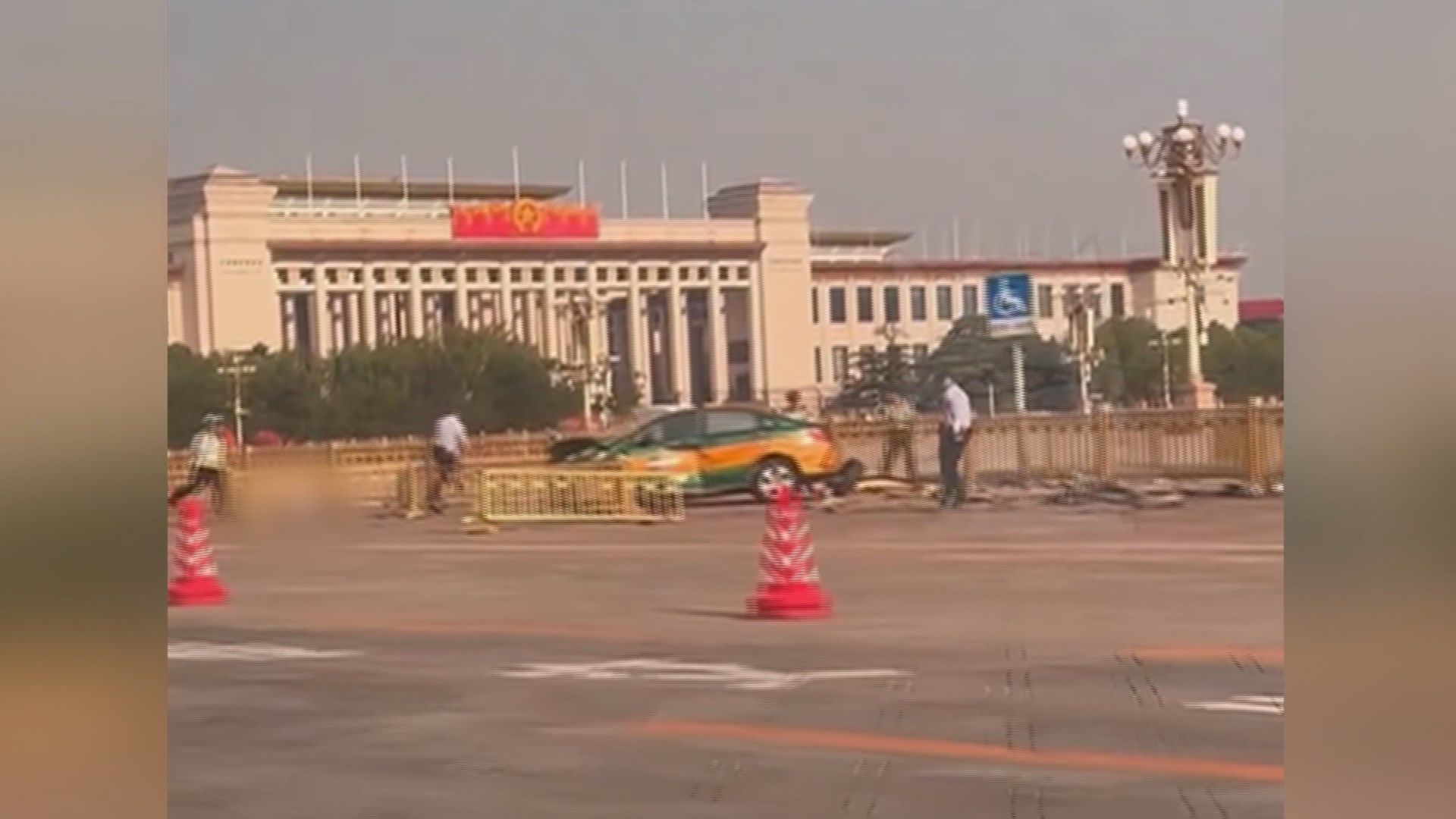 '철통보안' 중국 온라인카지노 후기광장서 교통사고…국기대 충돌