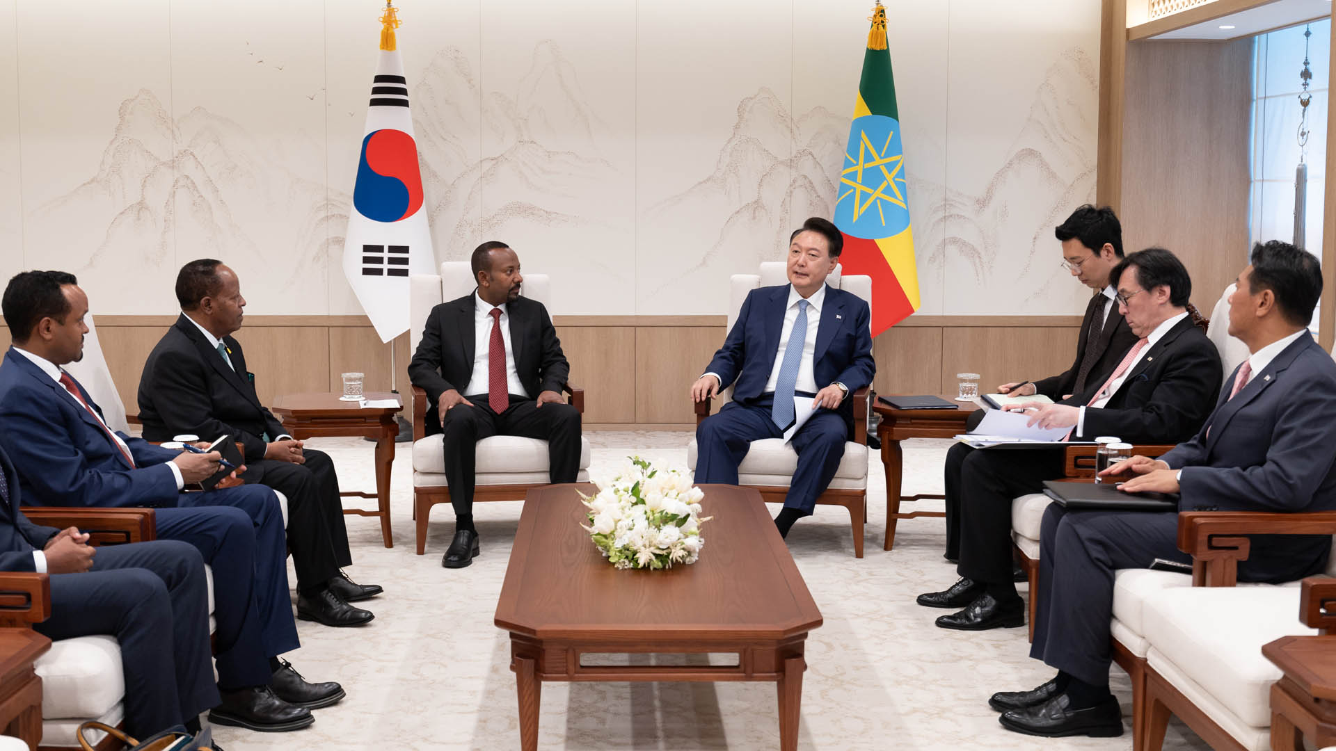 윤 온라인카지노 굿모닝, 아프리카 10개국 정상과 연쇄 회담…환영 만찬도