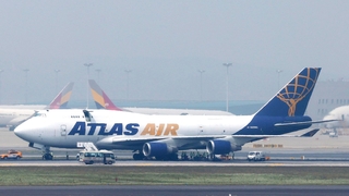 화물기 타이어 파손…인천공항 1활주로 한때 운항 중단