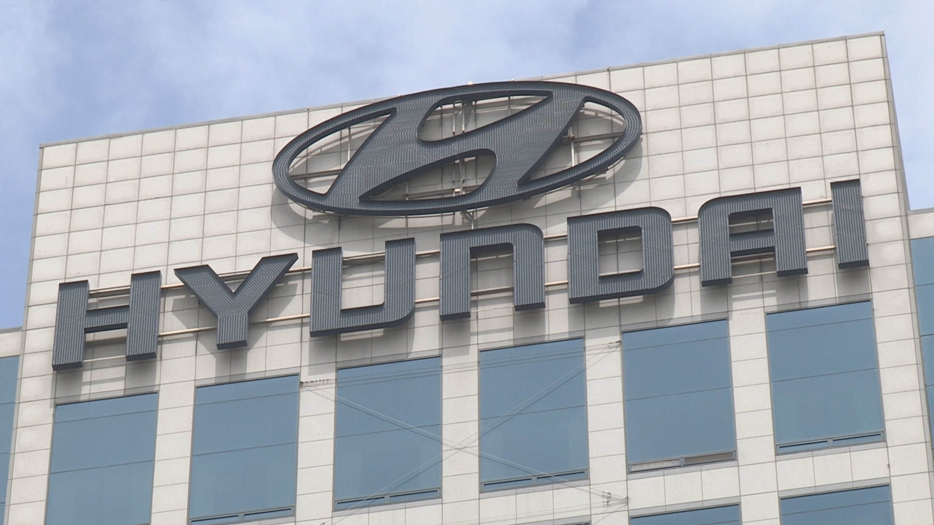 [비즈&] 현대차 수소전기트럭, 스위스서 1천만㎞ 달렸다 外