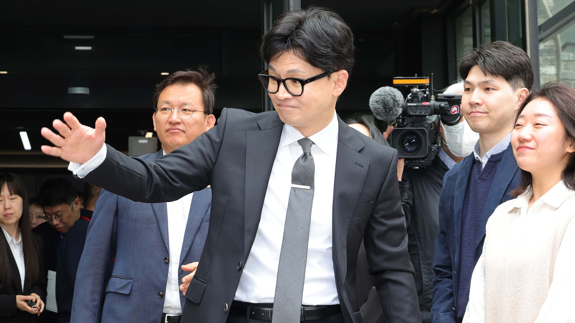 베일 벗은 전대룰…한동훈 출마 초읽기 양상