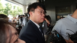 '전공의 집단사직 교사' 의협회장 경찰 소환…혐의 부인