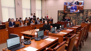 '말싸움·퇴장' 상임위 곳곳 파열음…방송 4법 법사위 통과