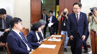 의대증원 여야 공방…조규홍·임현택 첫 대면