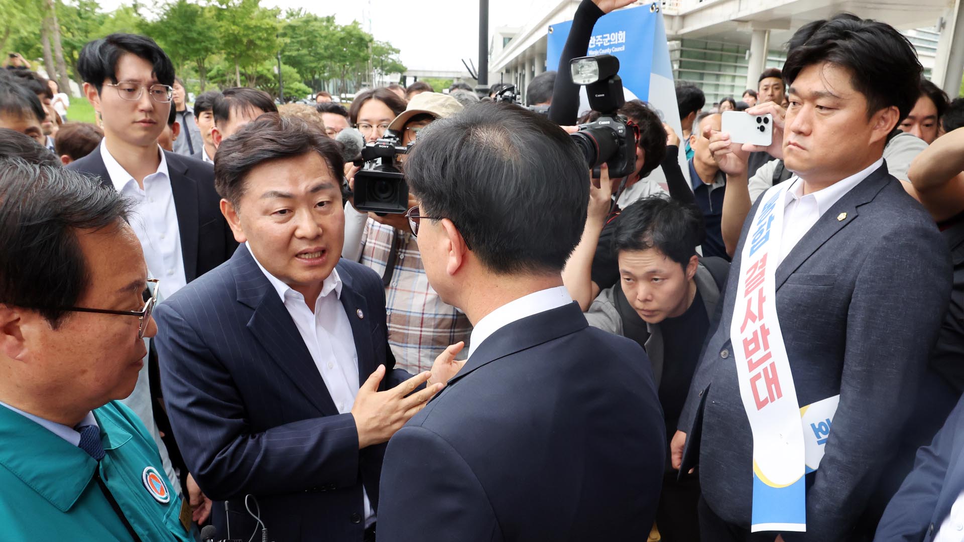 김관영 전북도지사, 거센 반발에 마이다스 온라인카지노 유니88군민과 대화 무산