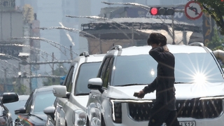 '입추' 무색한 찜통더위…광복절 넘어까지 폭염