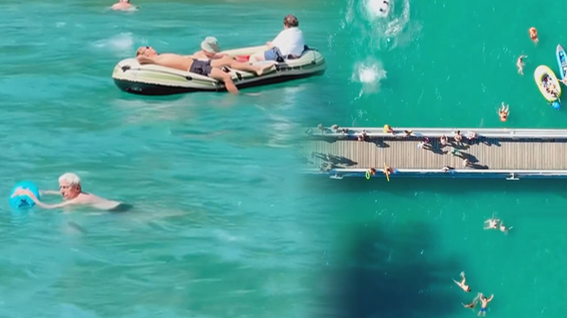 [지구촌톡톡] 강물에 '풍덩'…수영복 갈아입고 퇴근하는 스위스 직장인들 外